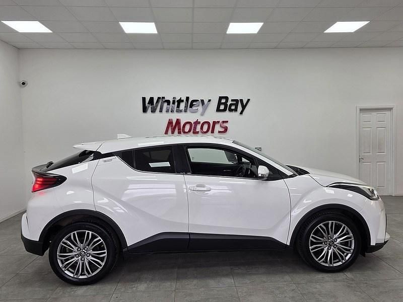 Used Toyota C-HR 122 HP (89 kW) 2022 White SUV