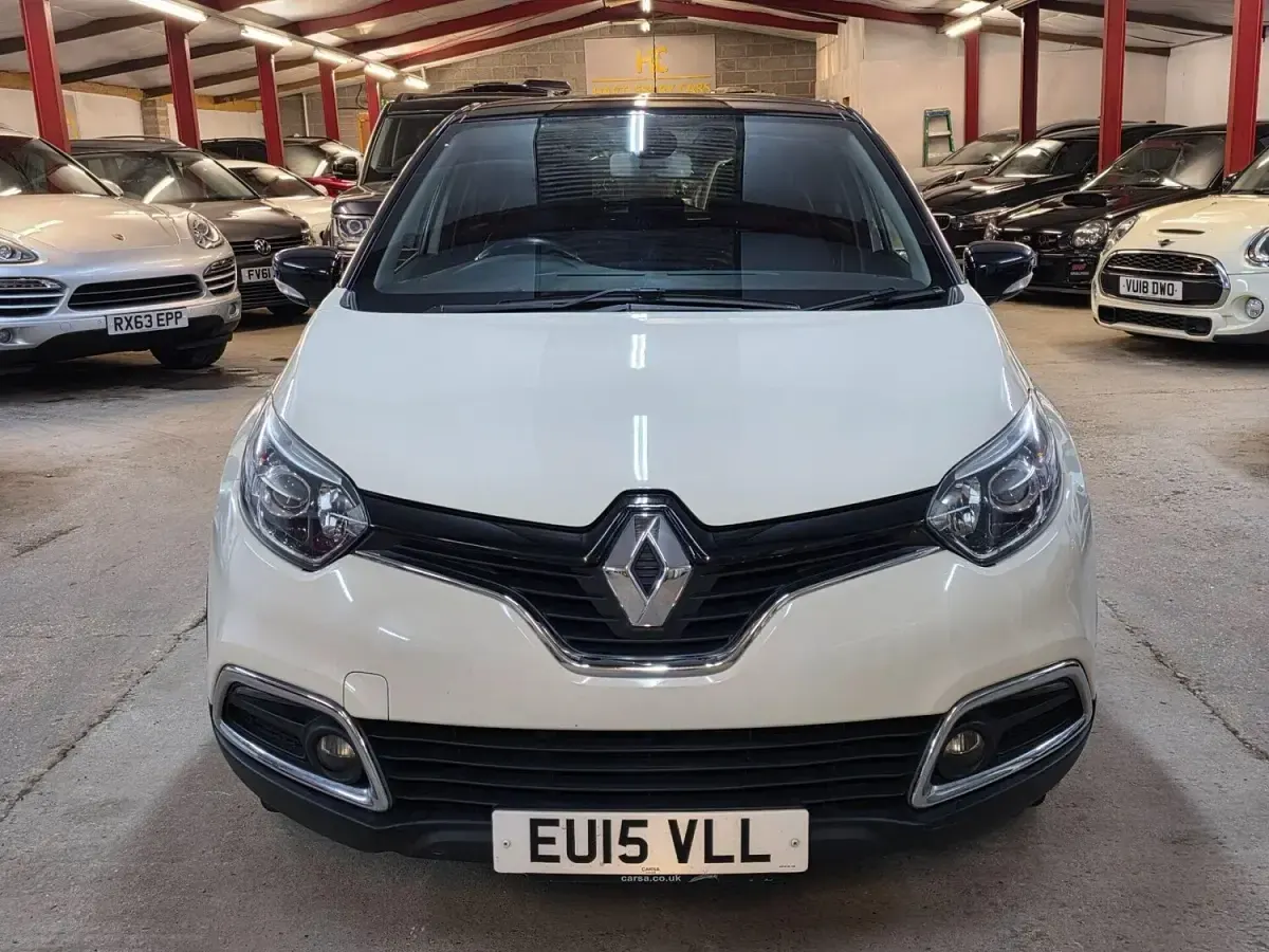 Used Renault Captur Dynamique 90 HP (66 kW) 2015 Cream/black SUV
