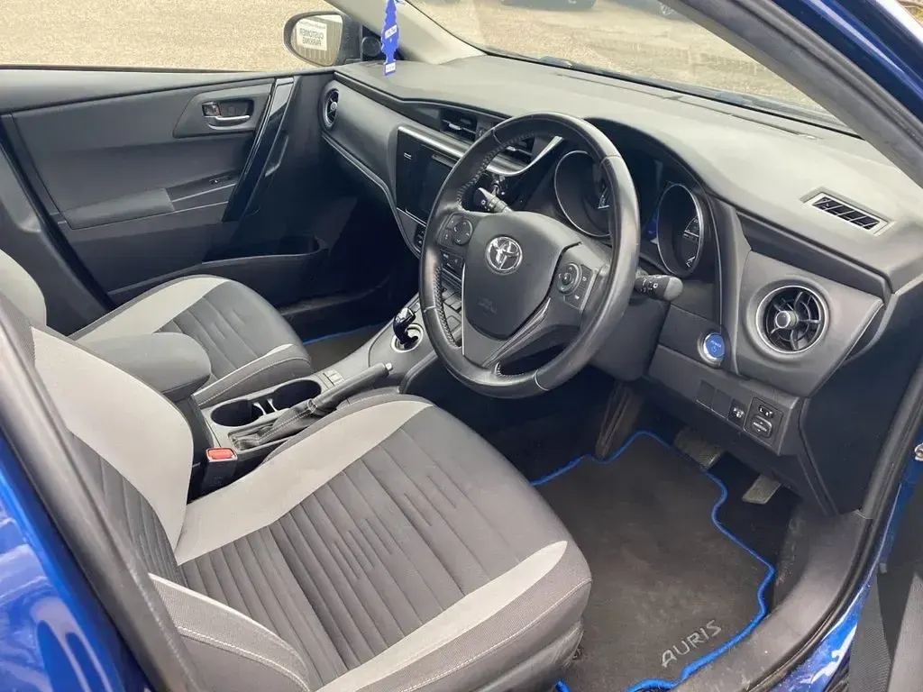 Used Toyota Auris Hybrid 2016 Blue Hatchback