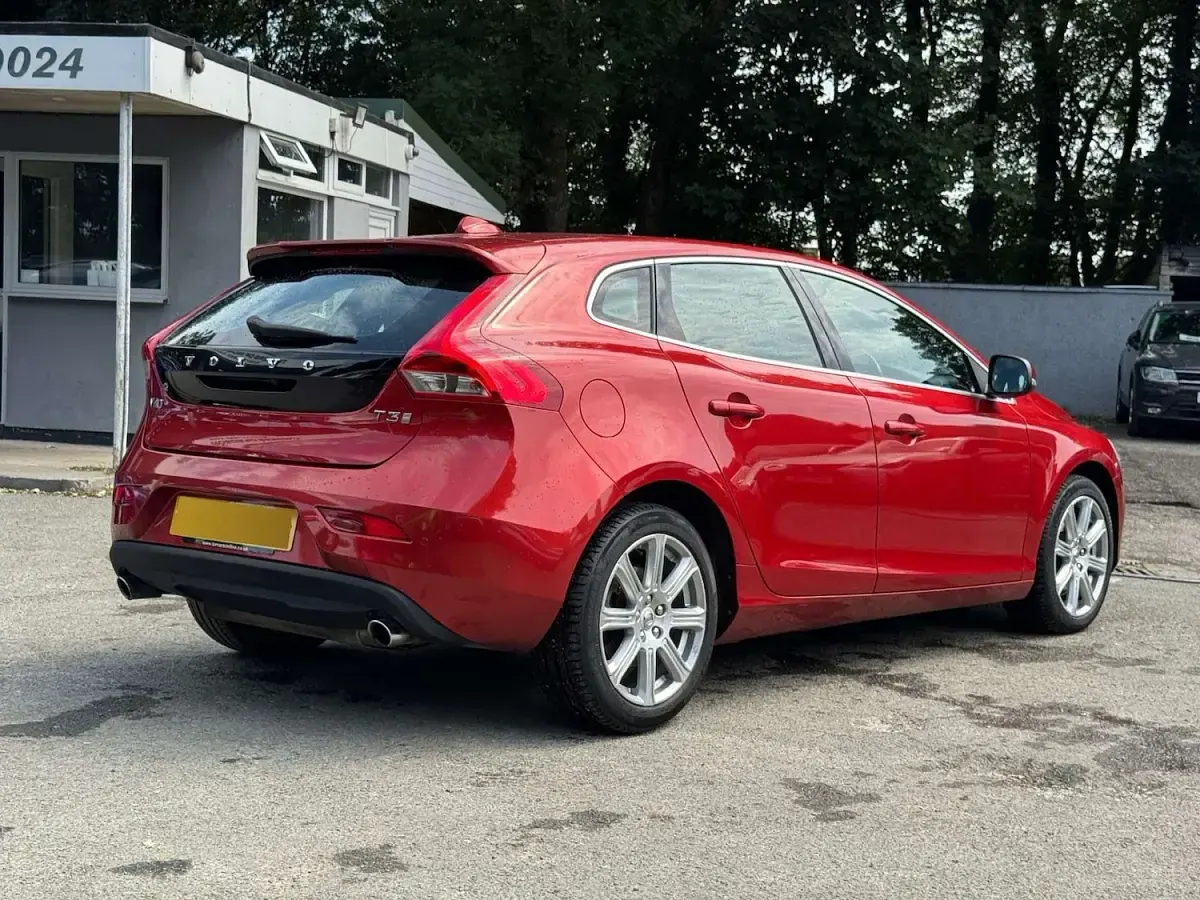 Used Volvo V40 Inscription 2018 Red Hatchback