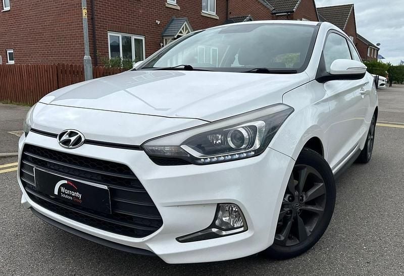 Used Hyundai i20 SE 84 HP (61 kW) 2015 White Coupe