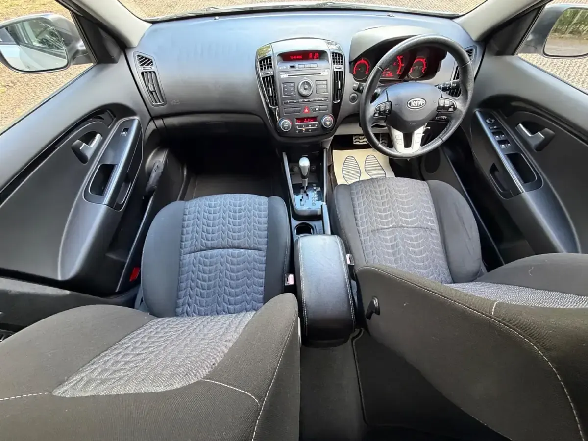 Used Kia Ceed 2011 Silver Hatchback