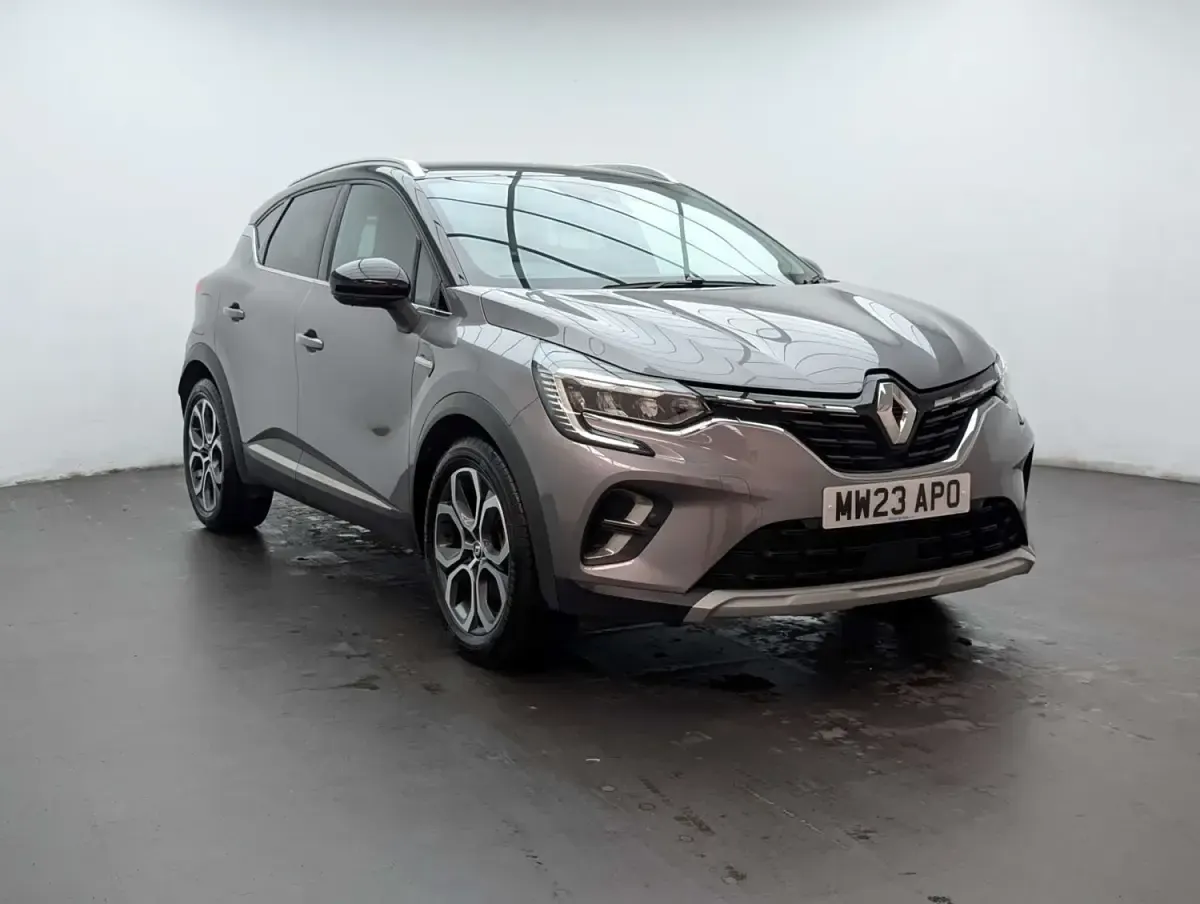 Begagnad Renault Captur Techno 143 HK (105 kW) 2023 Grå SUV