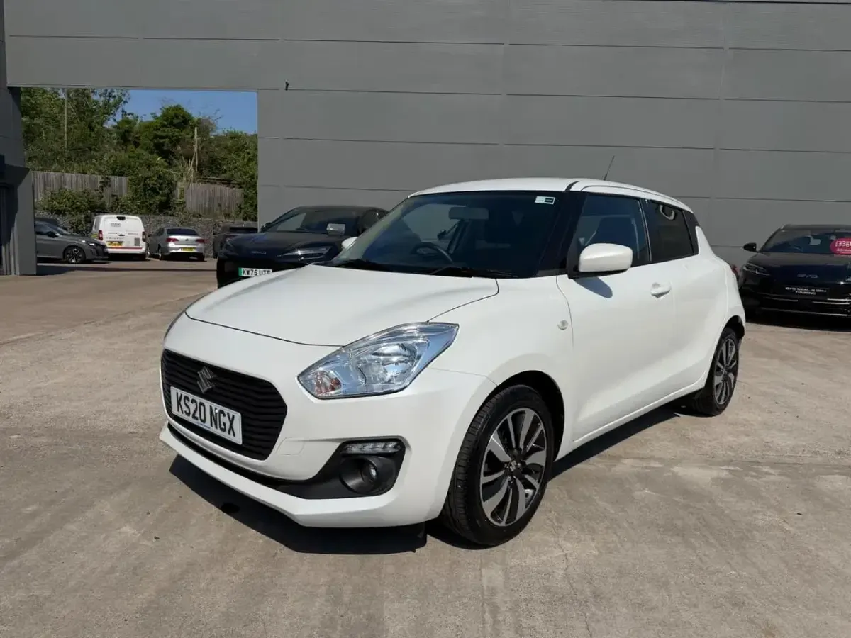 Used Suzuki Swift SZ-T 89 HP (65 kW) 2020 White Hatchback