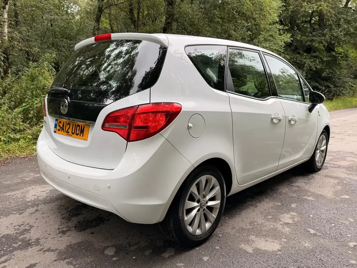Used Vauxhall Meriva Active 100 HP (73 kW) 2012 White MPV