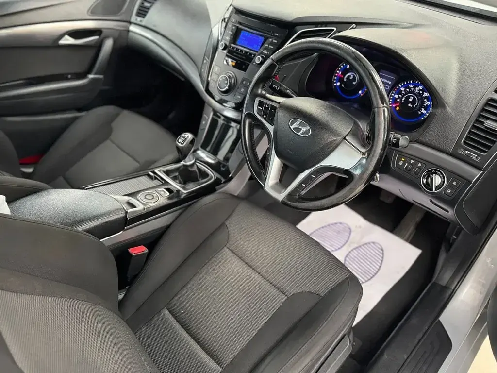 Used Hyundai i40 Active 115 HP (84 kW) 2014 Silver Estate