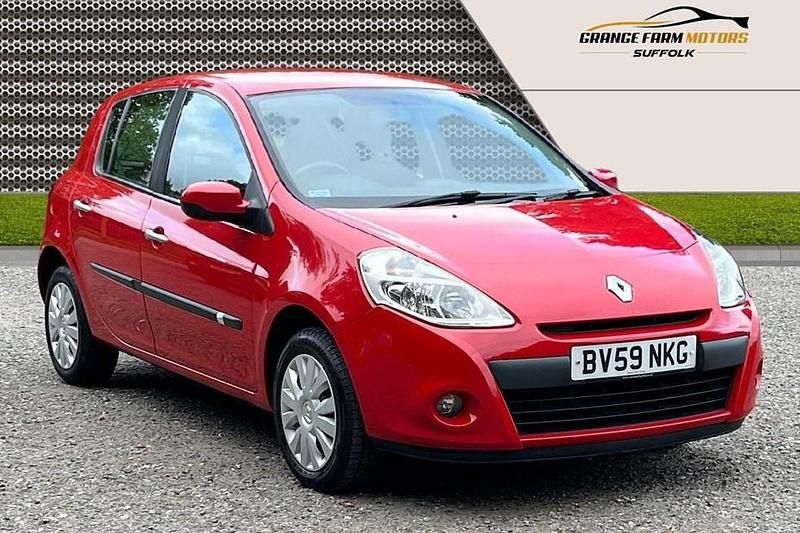 Red Used 2010 Renault Clio II Expression Hatchback | £2,995 (Fair price) - Image 1/1