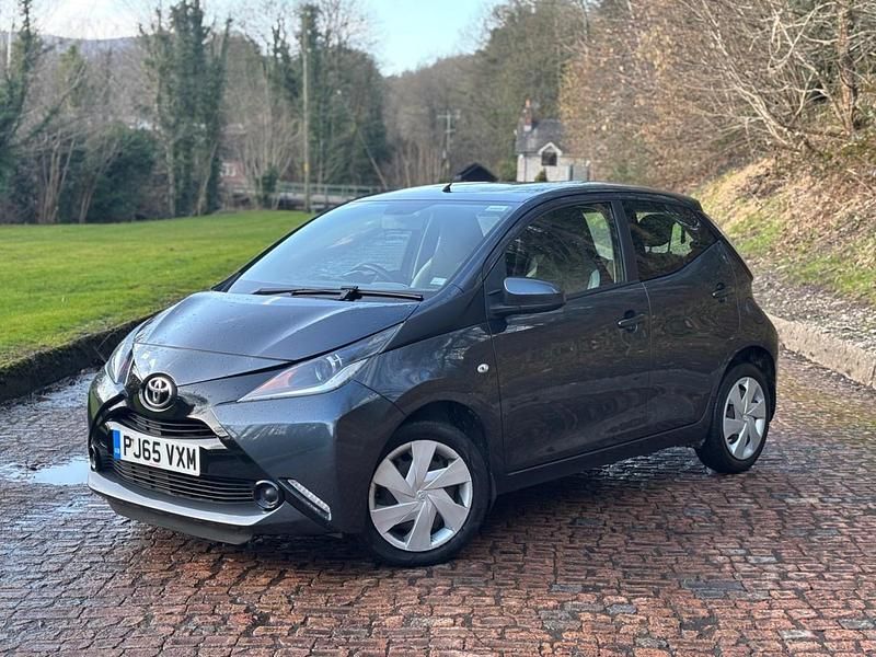 Grey Used 2015 Toyota Aygo X-play Hatchback | £4,895 (Fair price) - Image 1/4