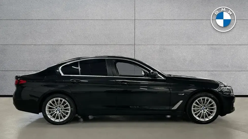 Usado BMW 530e Comfort Edition 288 HP (211 kW) 2023 Preto Sedan