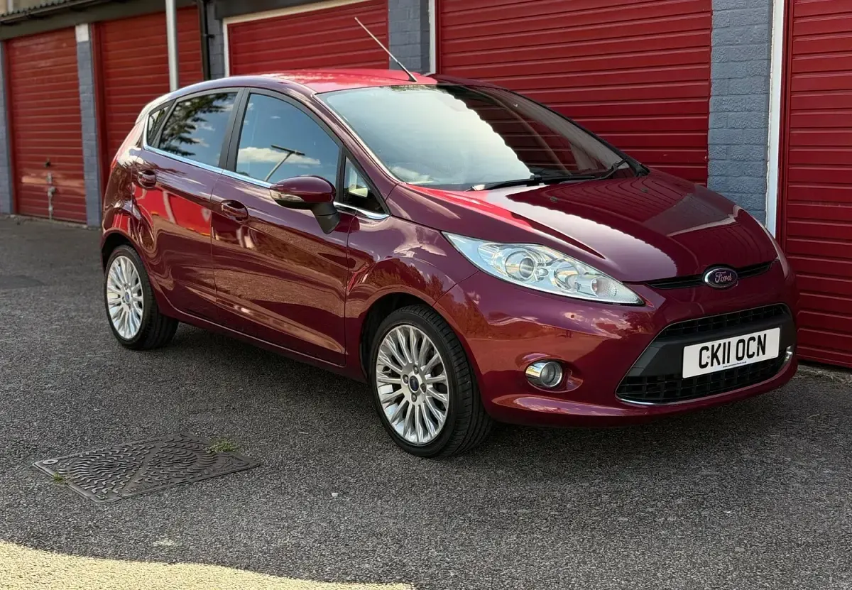 Used Ford Fiesta Titanium 94 HP (69 kW) 2011 Pink Hatchback