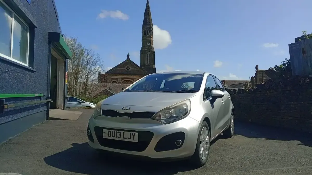 Used Kia Rio 109 HP (80 kW) 2013 Silver Hatchback