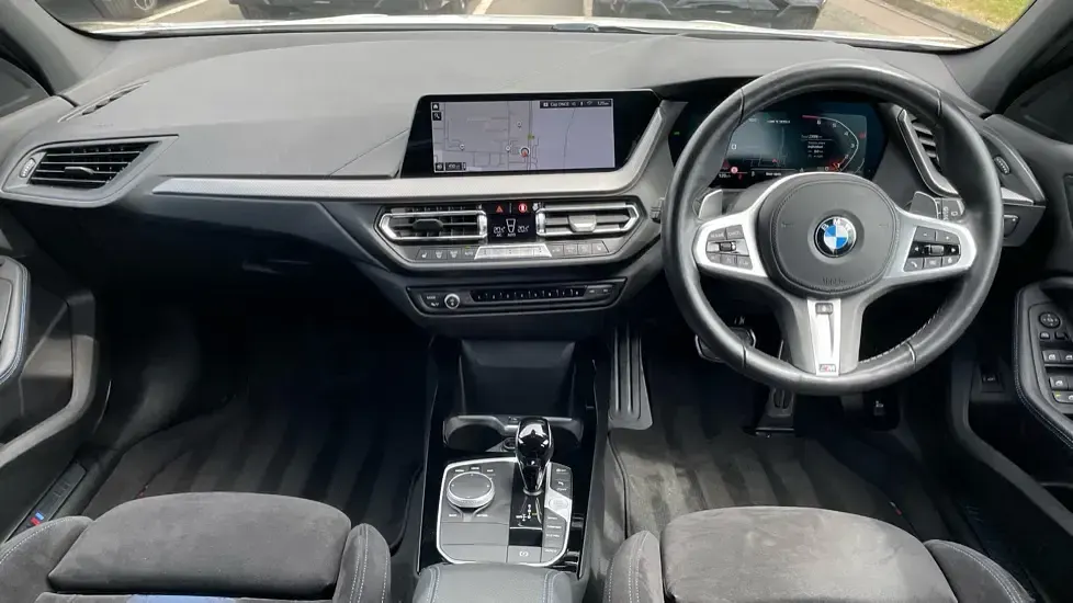Käytetty BMW M135 Comfort Edition 302 HP (222 kW) 2021 Valkoinen Viistoperä