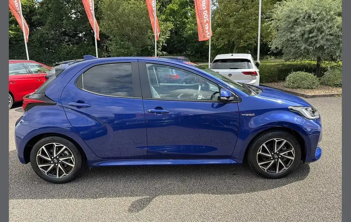 Used Toyota Yaris Design 113 HP (83 kW) 2021 Blue Hatchback
