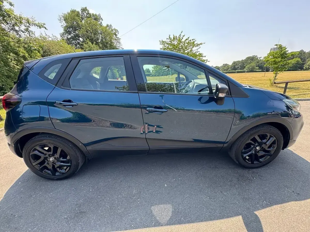 Used Renault Captur Dynamique 90 HP (66 kW) 2018 Blue SUV