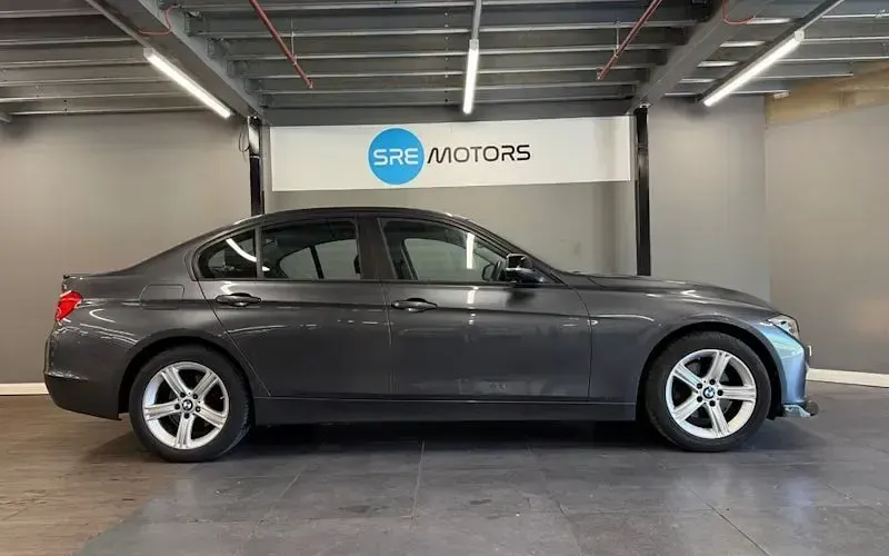 Usado BMW 320 Comfort Edition 184 HP (135 kW) 2014 Cinzento Sedan
