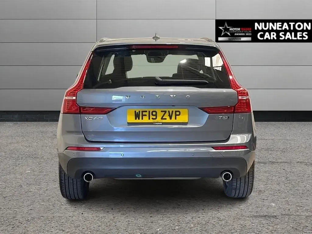 Second-hand Volvo XC60 Momentum 250 CP (183 kW) 2019 Gri SUV