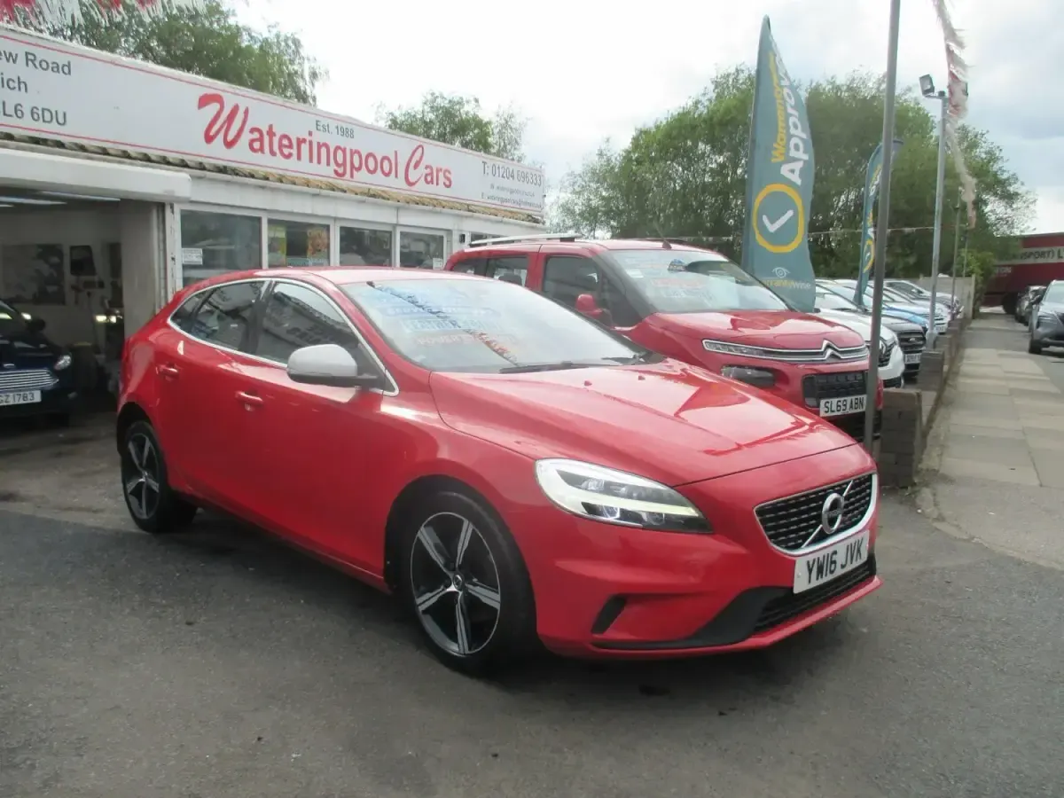Käytetty Volvo V40 R-Design 122 HP (89 kW) 2016 Punainen Viistoperä
