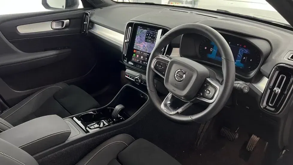 Used Volvo XC40 Plus 161 HP (118 kW) 2025 Silver SUV