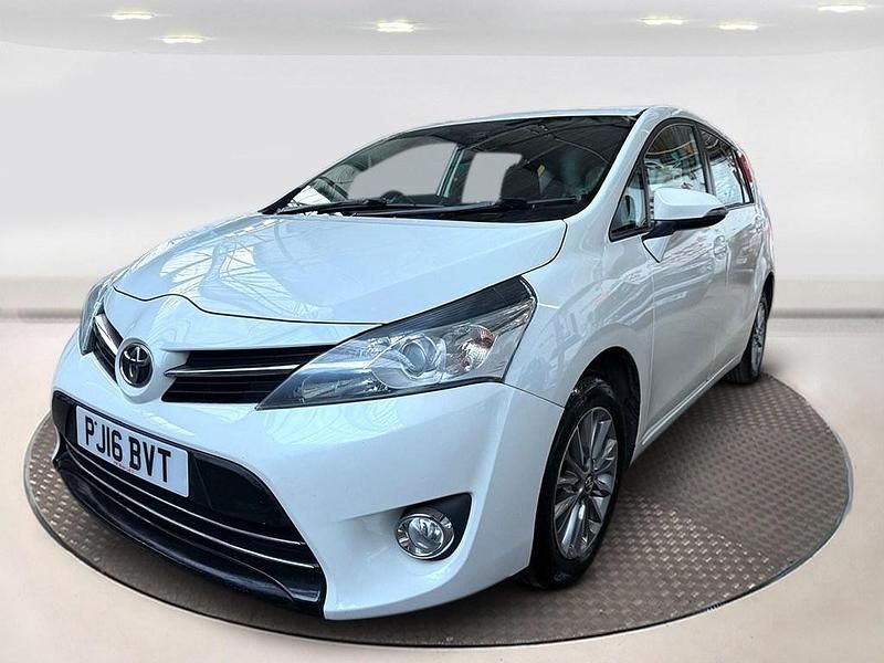 Used Toyota Verso 147 HP (108 kW) 2016 White MPV