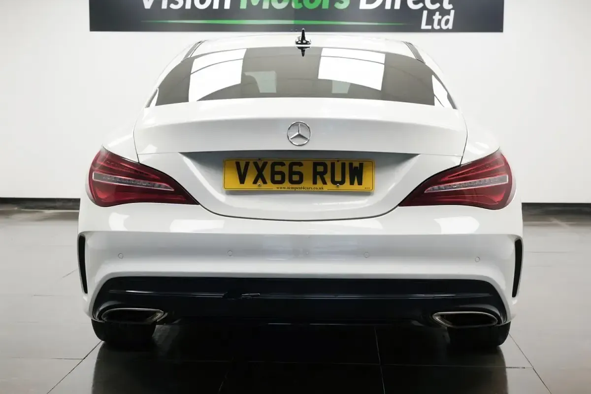 Usado Mercedes CLA180 AMG line 122 HP (89 kW) 2016 Branco Sedan