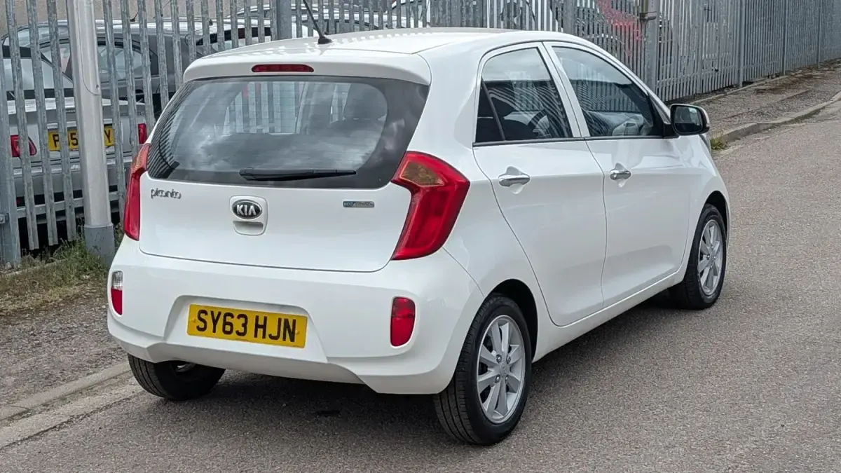 Second-hand Kia Picanto 85 CP (62 kW) 2013 Alb Hatchback