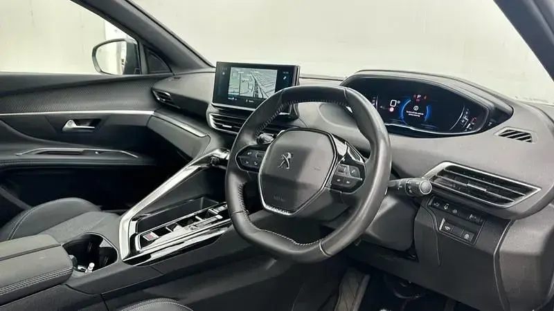 Used Peugeot 3008 Allure 131 HP (96 kW) 2023 Grey SUV