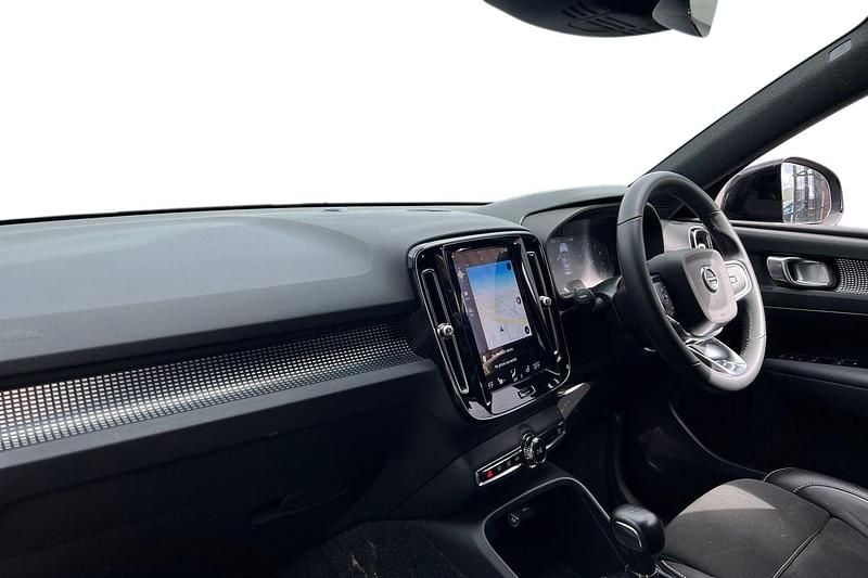 Used Volvo XC40 R-Design 163 HP (119 kW) 2022 Denim blue SUV