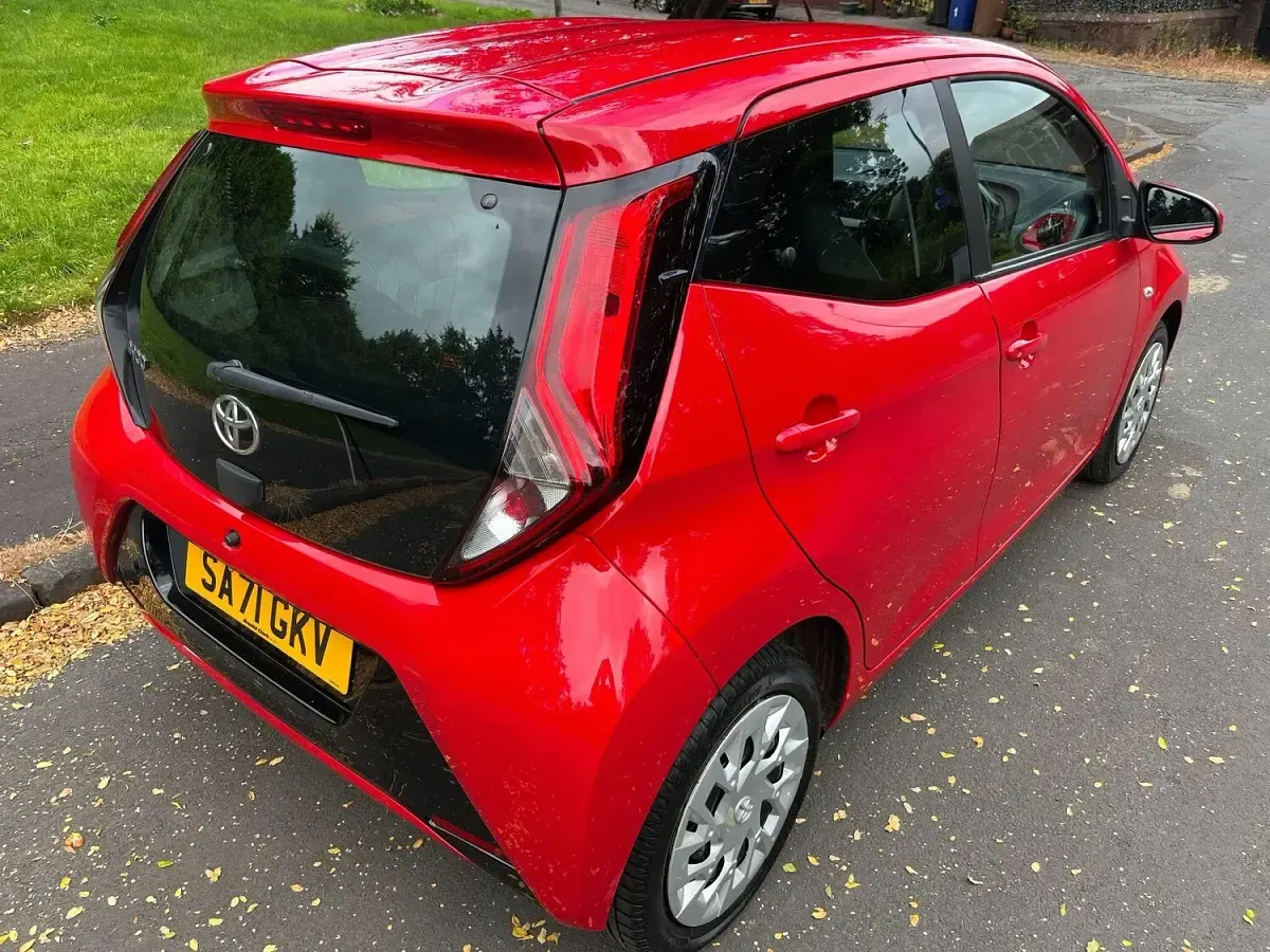 Used Toyota Aygo X-play 72 HP (52 kW) 2021 Red Hatchback
