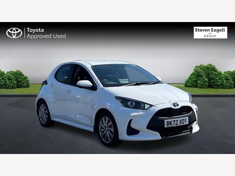 White Used 2022 Toyota Yaris Hybrid Hatchback | £16,578 (Fair price) - Image 1/3