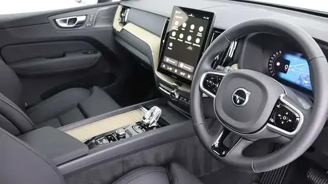 Begagnad Volvo XC60 Plus 250 HK (183 kW) 2026 SUV