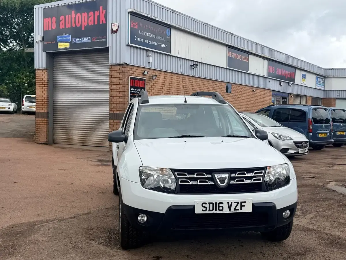 Used Dacia Duster Ambiance 110 HP (80 kW) 2016 White SUV