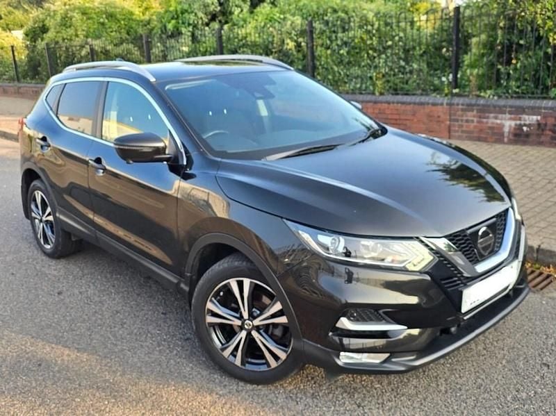 Black Used 2018 Nissan Qashqai N-Connecta SUV | £8,995 (Good price) - Image 1/2