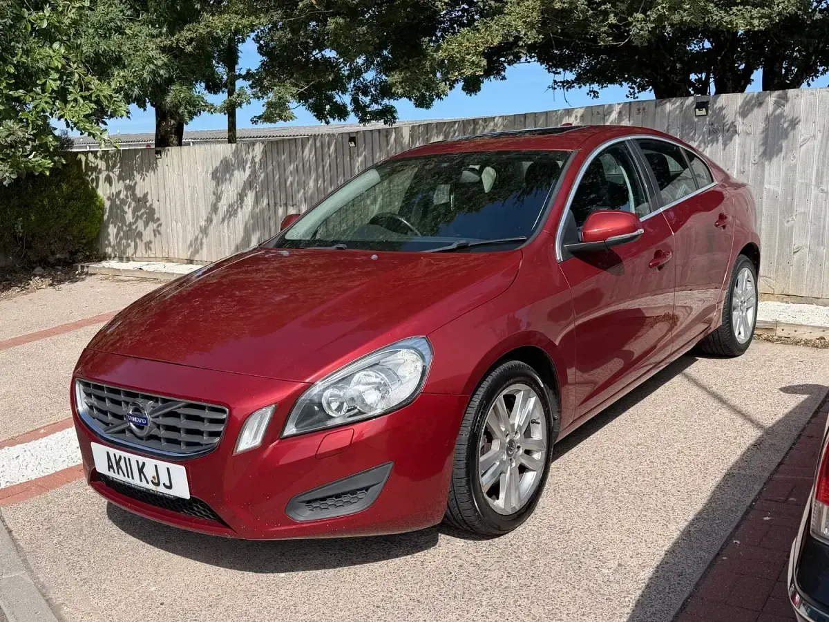 Used Volvo S60 SE 136 HP (100 kW) 2011 Red Sedan