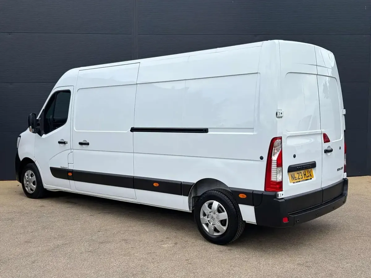 Used Renault Master Business 2023 White MPV