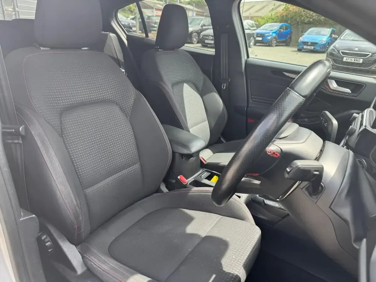 Used Ford Focus ST-Line 125 HP (91 kW) 2019 Silver Hatchback