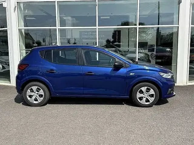 Begagnad Dacia Sandero Essentiel 2022 Blå Halvkombi