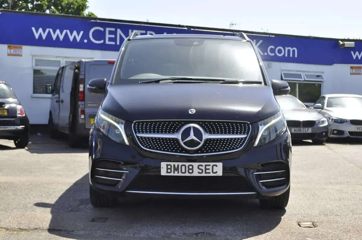 Usado Mercedes V220 AMG line 163 HP (119 kW) 2023 Preto Monovolume