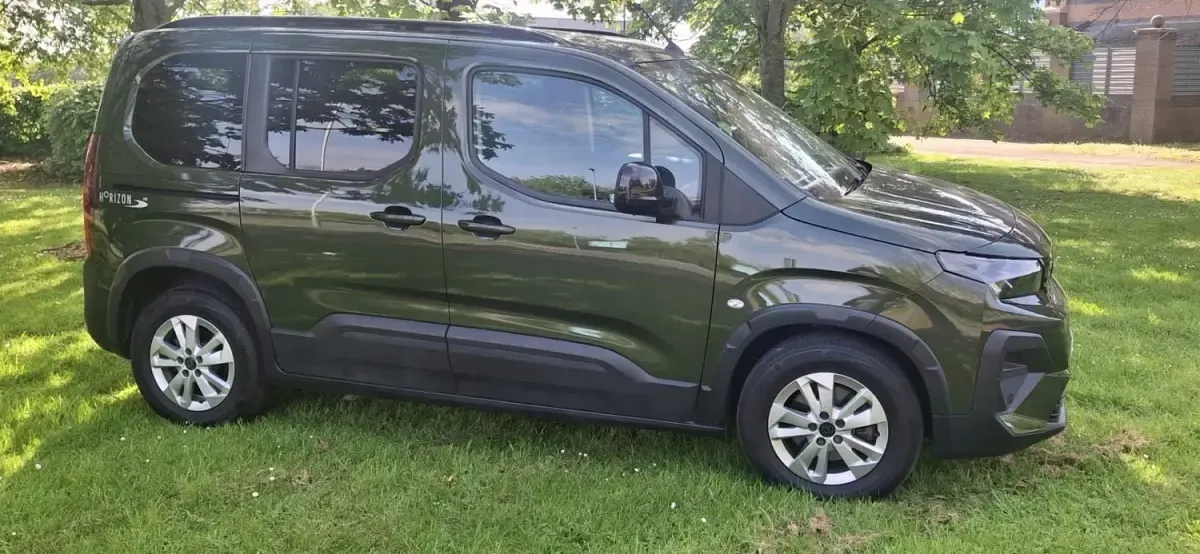 Second-hand Peugeot Rifter Allure 2024 Verde Monovolum