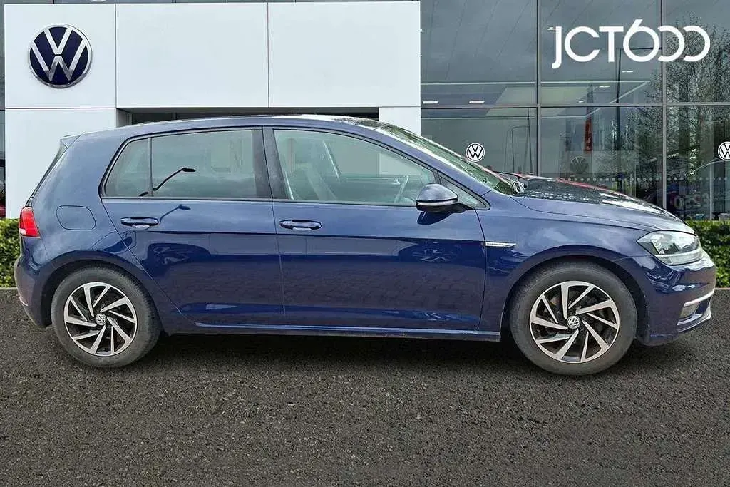 Used VW Golf VII Match 130 HP (95 kW) 2019 Blue Hatchback