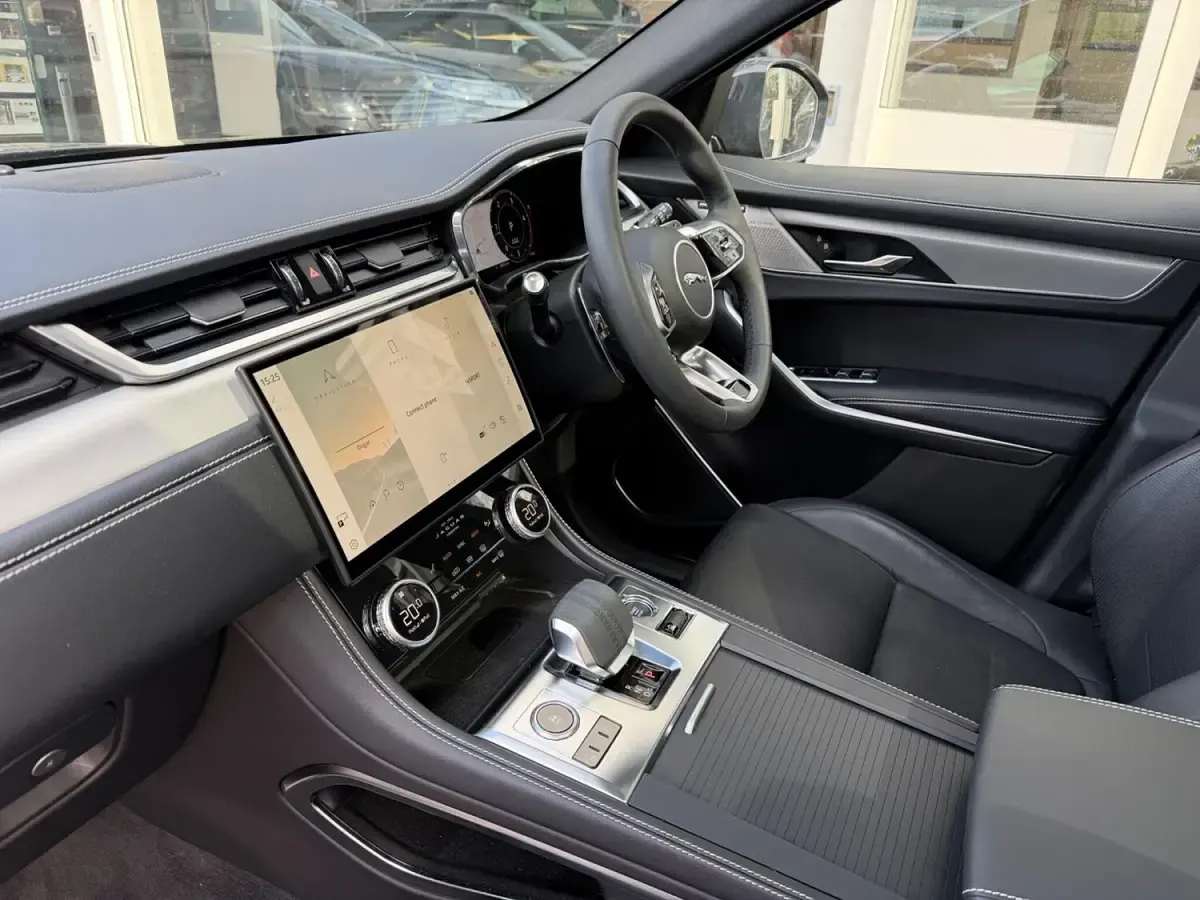 Used Jaguar F-Pace R-Dynamic 204 HP (150 kW) 2024 Black SUV