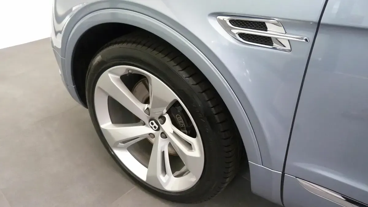 Used Bentley Bentayga 2017 Blue SUV