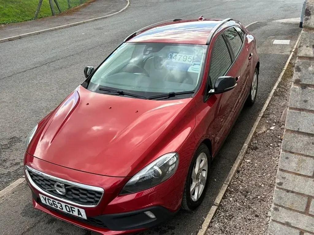 Used Volvo V40 2014 Red Hatchback