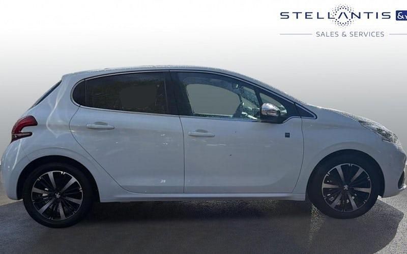 Used Peugeot 208 S 82 HP (60 kW) 2019 White Hatchback