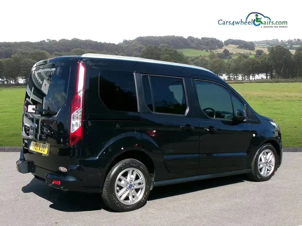 Used Ford Tourneo Connect Titanium 120 HP (88 kW) 2021 Black MPV