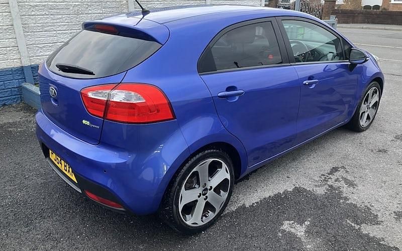 Used Kia Rio 109 HP (80 kW) 2014 Blue Hatchback