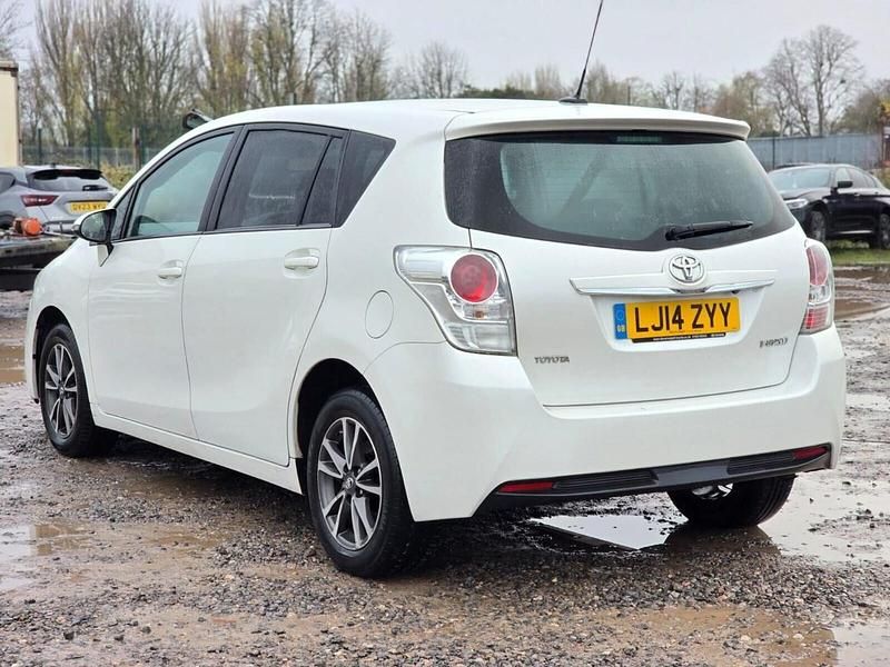 Used Toyota Verso Multidrive S 147 HP (108 kW) 2014 White MPV