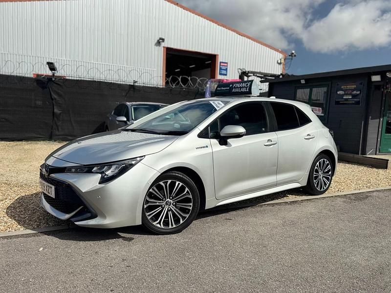 Used Toyota Corolla Design 122 HP (89 kW) 2019 Silver Hatchback