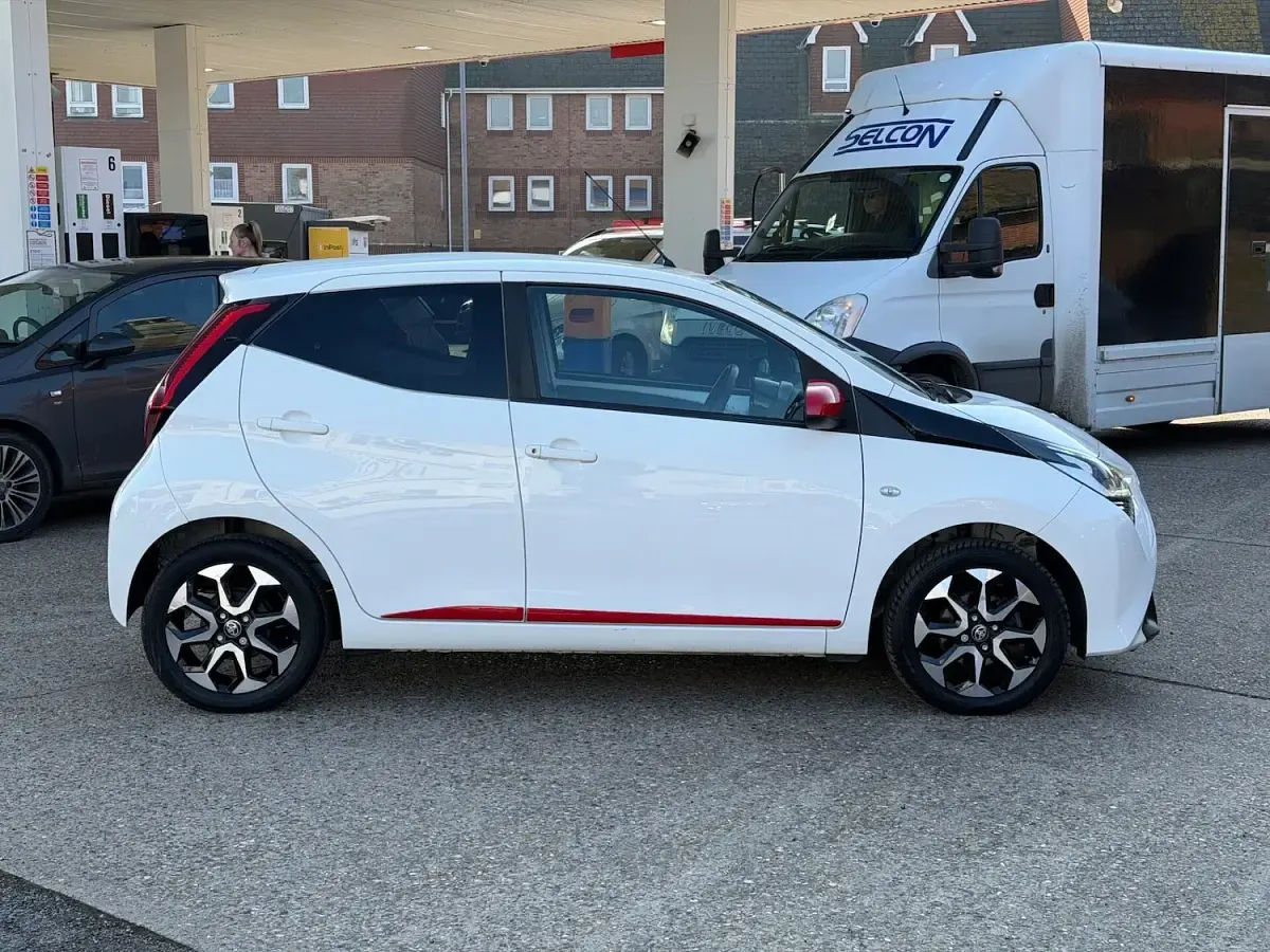 Used Toyota Aygo Trend 72 HP (52 kW) 2020 White Hatchback