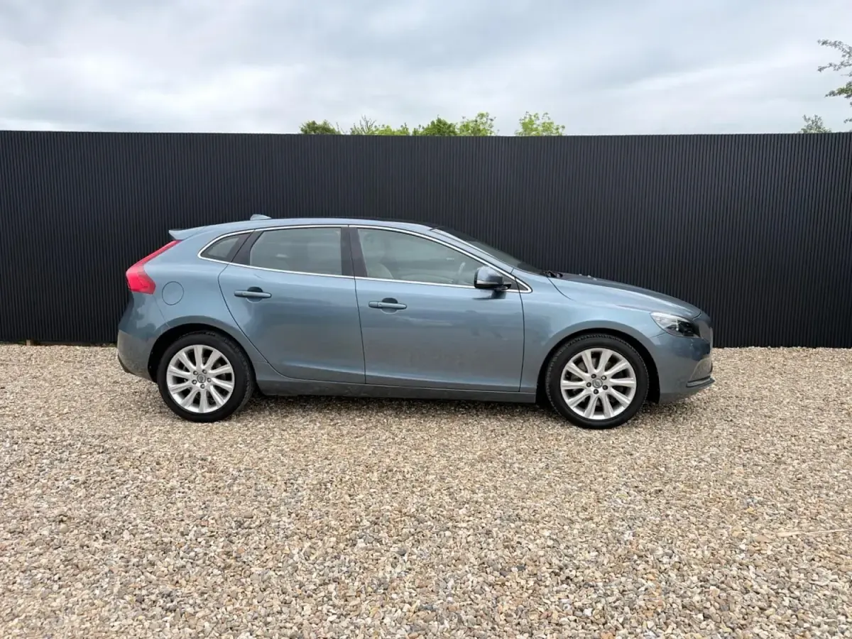 Usado Volvo V40 SE Lux 150 HP (110 kW) 2012 Azul Citadino