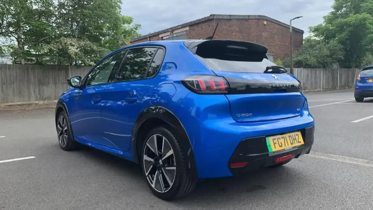 Second-hand Peugeot e-208 GT 98 kW (134 CP) 2021 Albastru Hatchback